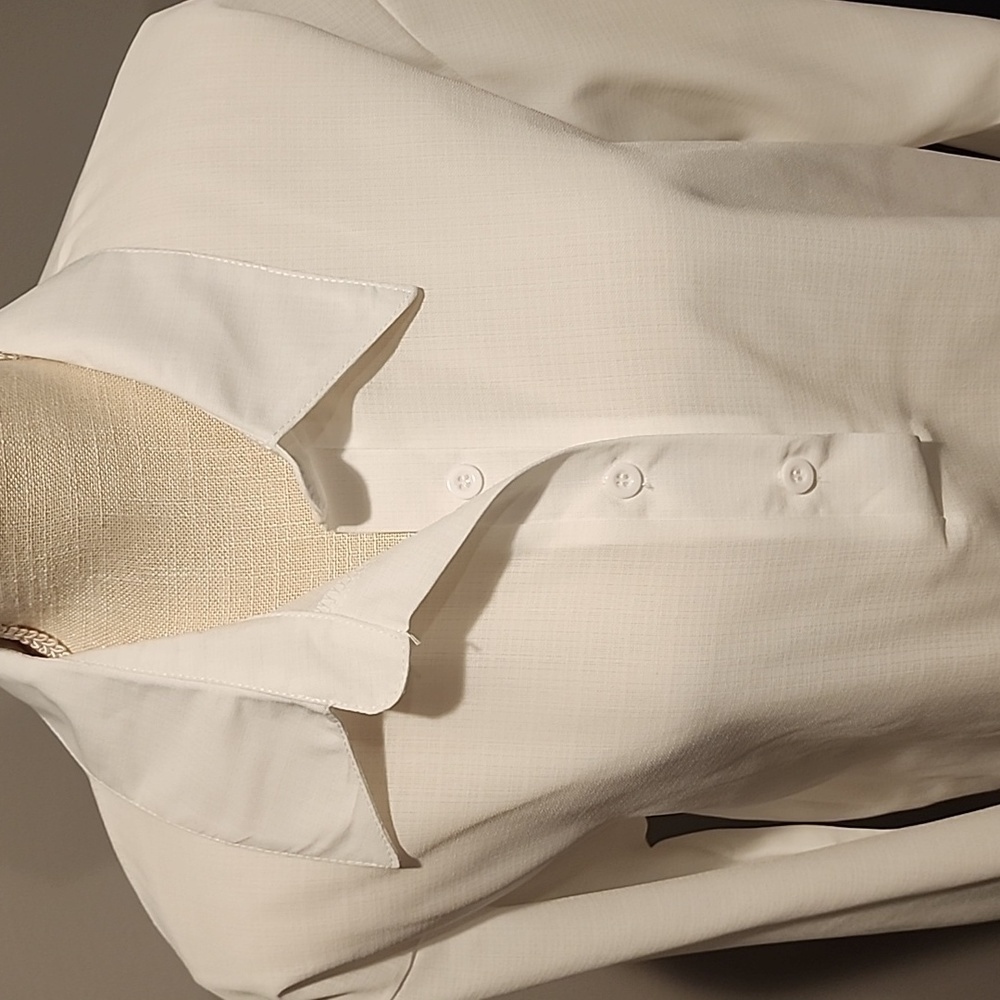 White 3/4 button collard blouse size XL chest 22 inches 26 1/2 inches. - Picture 2 of 6